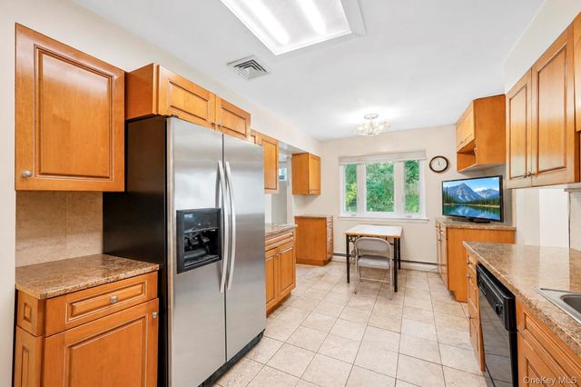 5 Cathy Lane, Great Neck, NY 11024