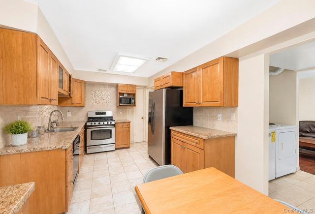 5 Cathy Lane, Great Neck, NY 11024