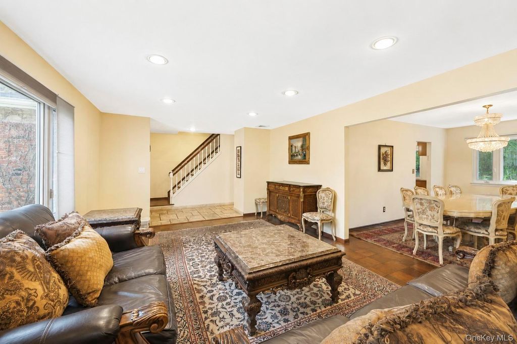 5 Cathy Lane, Great Neck, NY 11024 — photo 4
