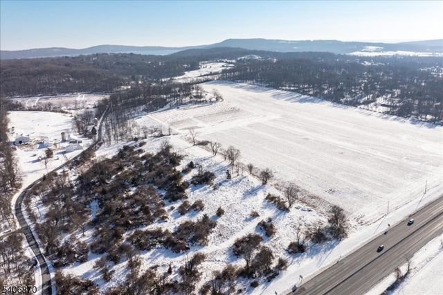 65 Valley Crest Rd, Clinton Twp., NJ 08833