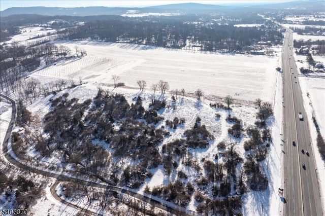 65 Valley Crest Rd, Clinton Twp., NJ 08833