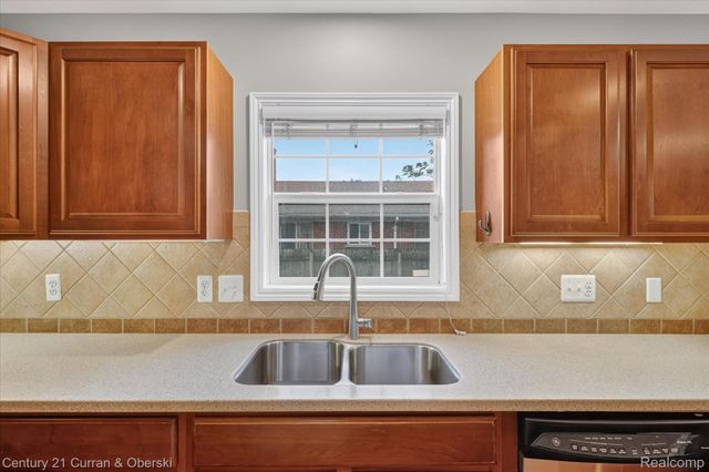 3813 Rochester Road, Royal Oak, MI 48073