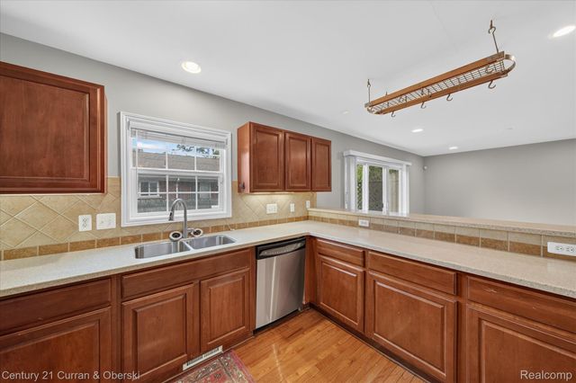 3813 Rochester Road, Royal Oak, MI 48073