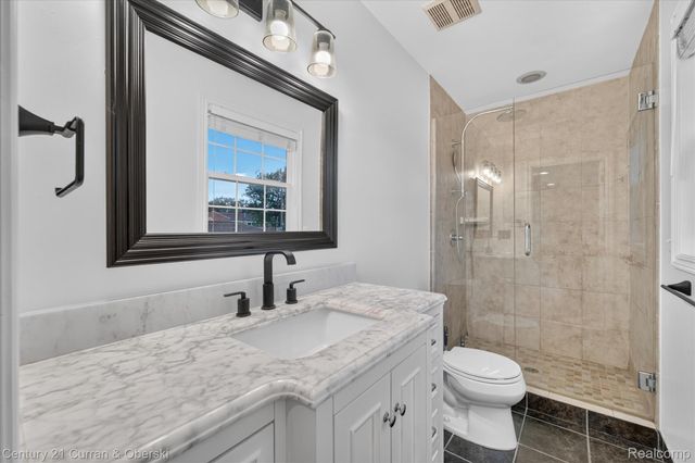 3813 Rochester Road, Royal Oak, MI 48073