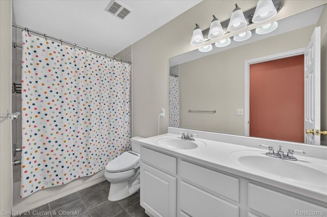3813 Rochester Road, Royal Oak, MI 48073