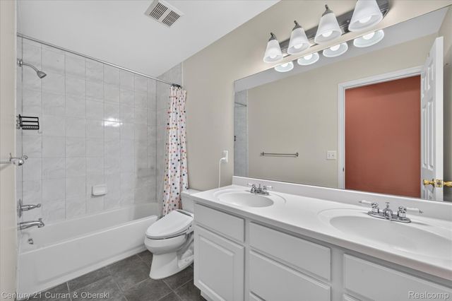3813 Rochester Road, Royal Oak, MI 48073