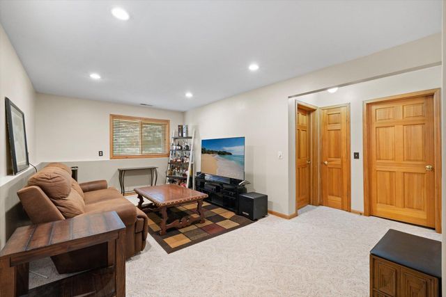 10154 Country Club Curve, Woodbury, MN 55129