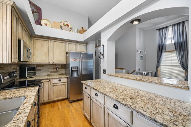 10154 Country Club Curve, Woodbury, MN 55129
