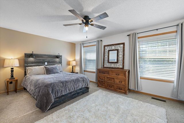 10154 Country Club Curve, Woodbury, MN 55129