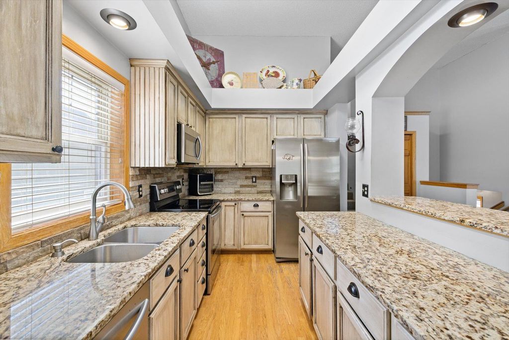 10154 Country Club Curve, Woodbury, MN 55129 — photo 4