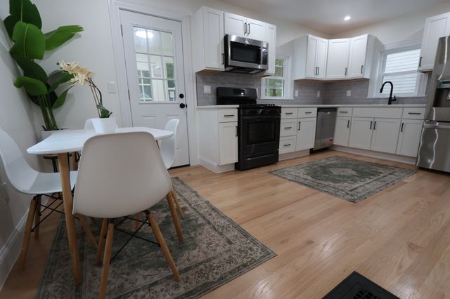 8 Curve St, Newton, MA 02465