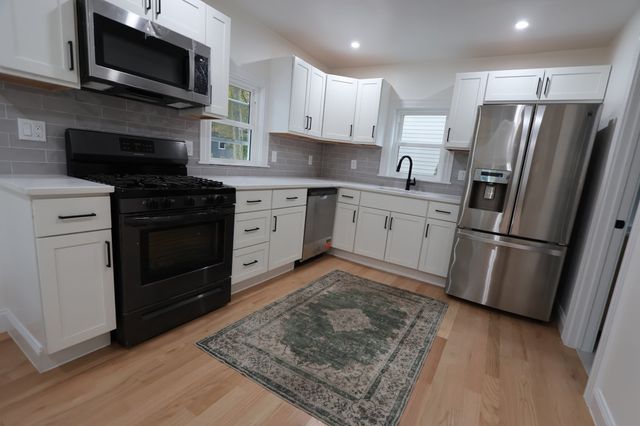 8 Curve St, Newton, MA 02465