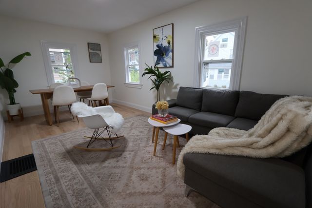 8 Curve St, Newton, MA 02465