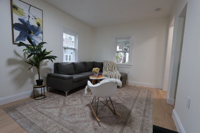 8 Curve St, Newton, MA 02465