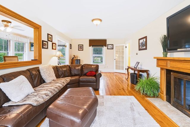 32 East Street, Southampton, MA 01073