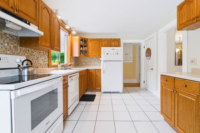 32 East Street, Southampton, MA 01073