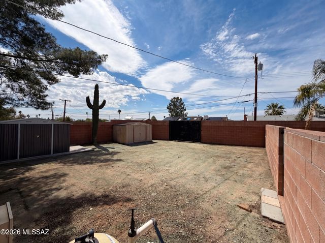 6611 E Julia Street, Tucson, AZ 85710