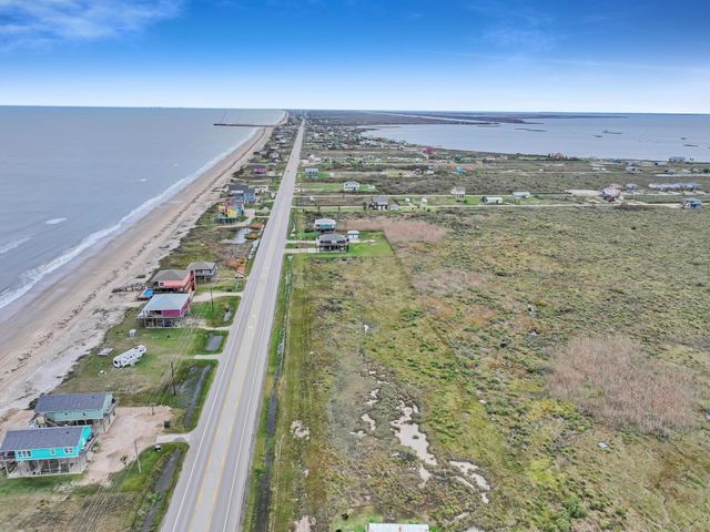 2409 Highway 87, Gilchrist, TX 77617