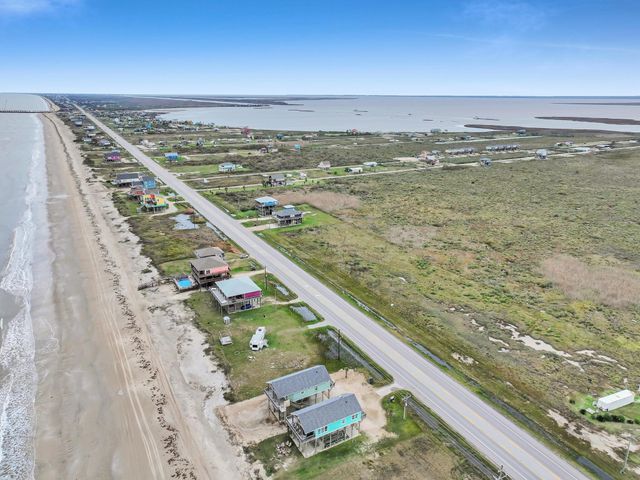 2409 Highway 87, Gilchrist, TX 77617