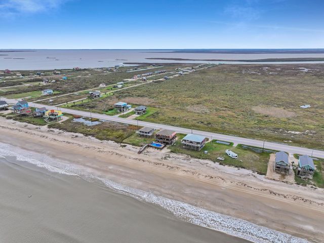 2409 Highway 87, Gilchrist, TX 77617