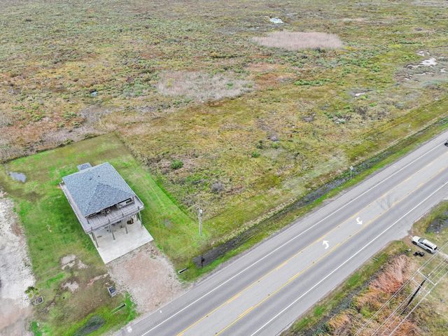 2409 Highway 87, Gilchrist, TX 77617