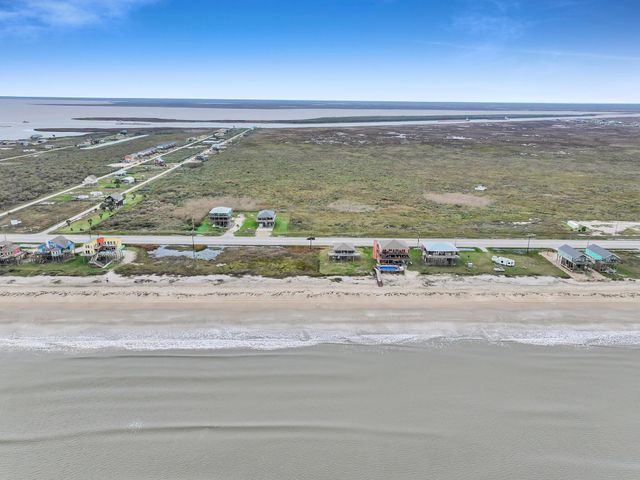 2409 Highway 87, Gilchrist, TX 77617