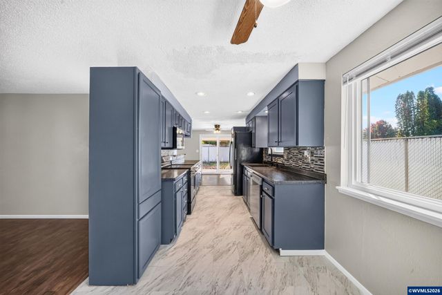1380 Westwood Dr, Stayton, OR 97383