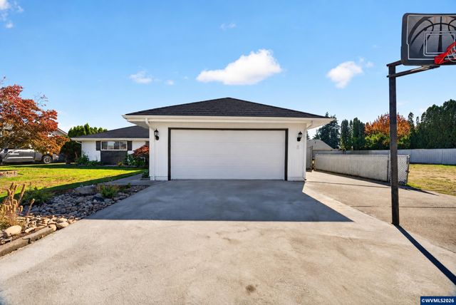 1380 Westwood Dr, Stayton, OR 97383