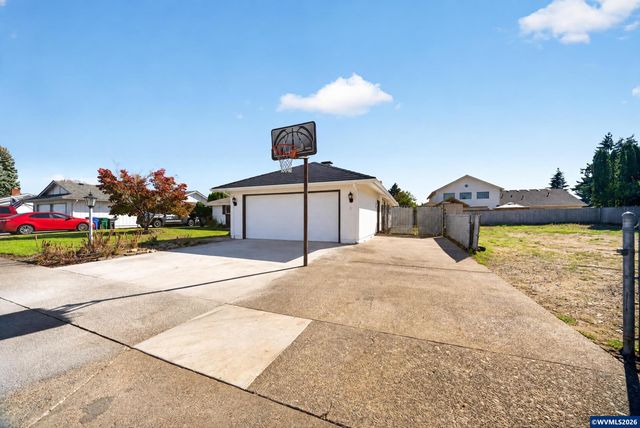 1380 Westwood Dr, Stayton, OR 97383