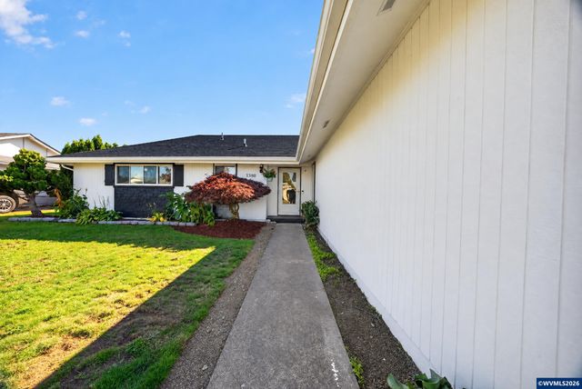 1380 Westwood Dr, Stayton, OR 97383
