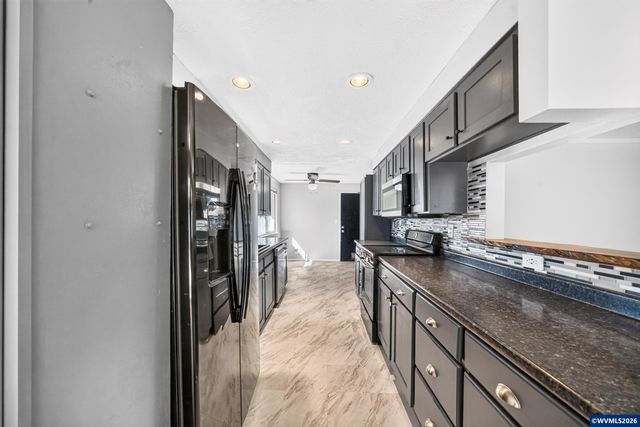 1380 Westwood Dr, Stayton, OR 97383