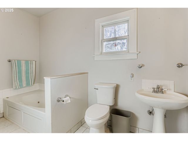 9310 Se LINWOOD Ave, Milwaukie, OR 97222