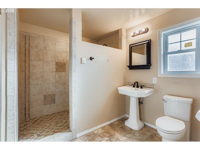 9310 Se LINWOOD Ave, Milwaukie, OR 97222