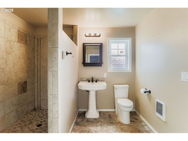 9310 Se LINWOOD Ave, Milwaukie, OR 97222