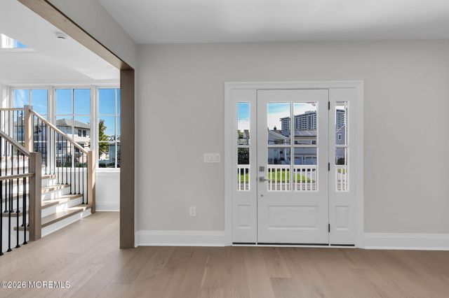 32 Shrewsbury Drive, Monmouth Beach, NJ 07750