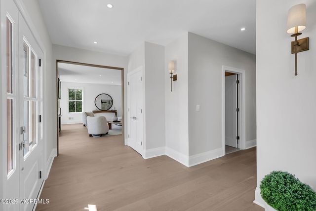 32 Shrewsbury Drive, Monmouth Beach, NJ 07750