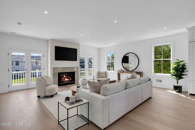 32 Shrewsbury Drive, Monmouth Beach, NJ 07750