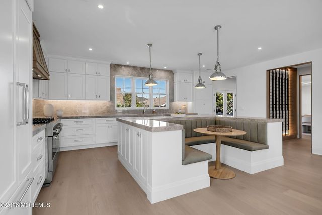 32 Shrewsbury Drive, Monmouth Beach, NJ 07750