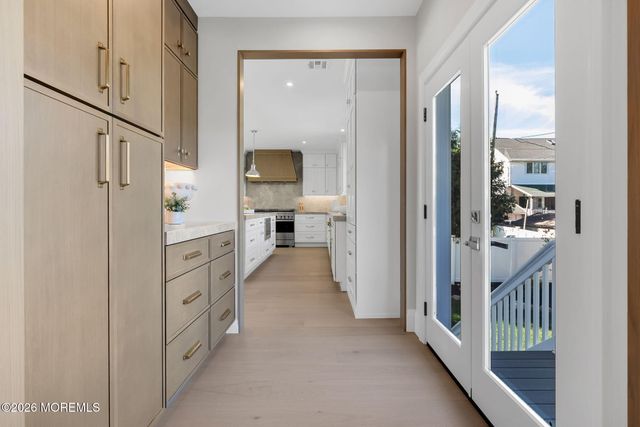 32 Shrewsbury Drive, Monmouth Beach, NJ 07750