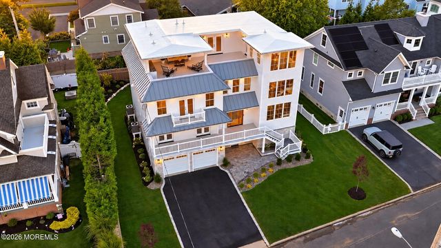32 Shrewsbury Drive, Monmouth Beach, NJ 07750