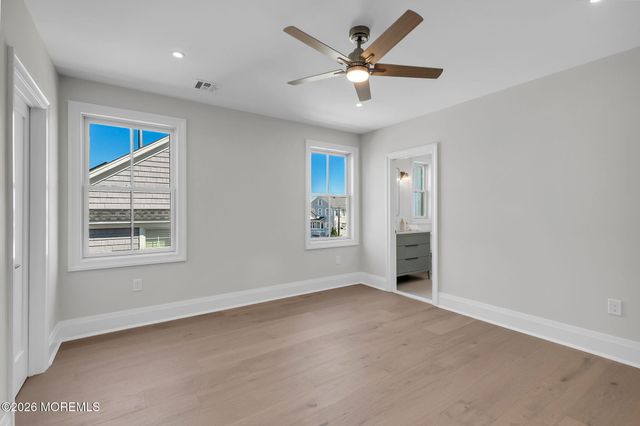 32 Shrewsbury Drive, Monmouth Beach, NJ 07750