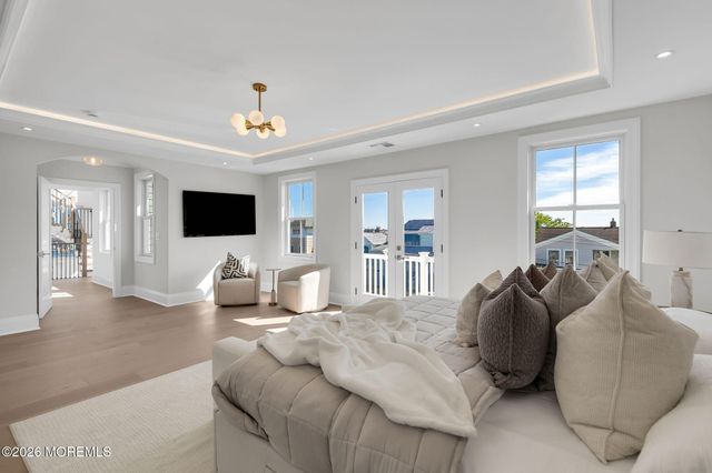 32 Shrewsbury Drive, Monmouth Beach, NJ 07750