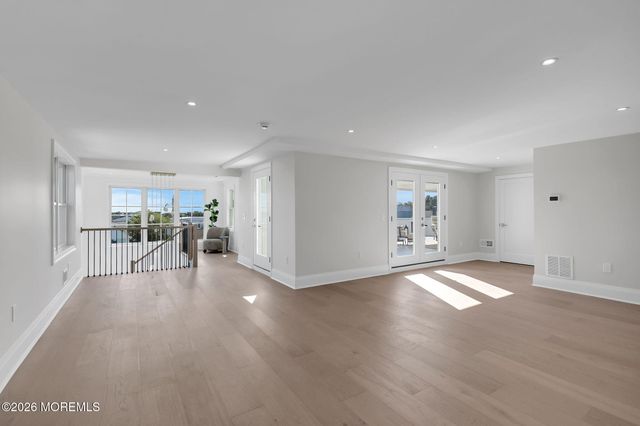 32 Shrewsbury Drive, Monmouth Beach, NJ 07750