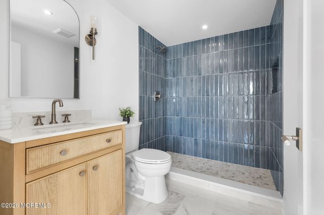 32 Shrewsbury Drive, Monmouth Beach, NJ 07750