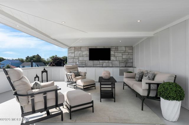 32 Shrewsbury Drive, Monmouth Beach, NJ 07750