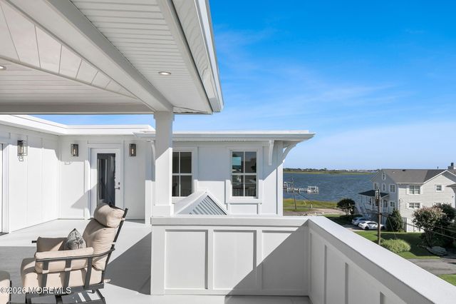 32 Shrewsbury Drive, Monmouth Beach, NJ 07750