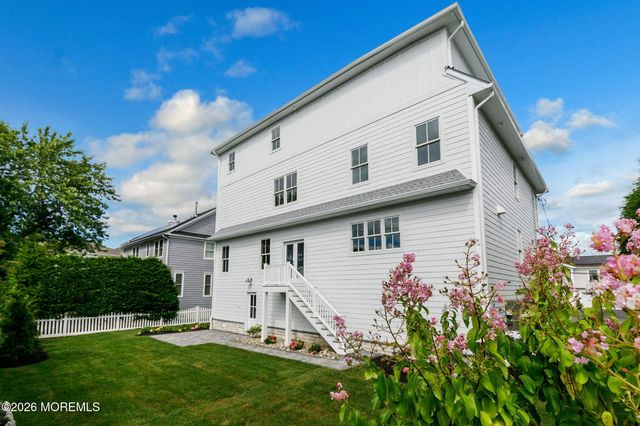 32 Shrewsbury Drive, Monmouth Beach, NJ 07750