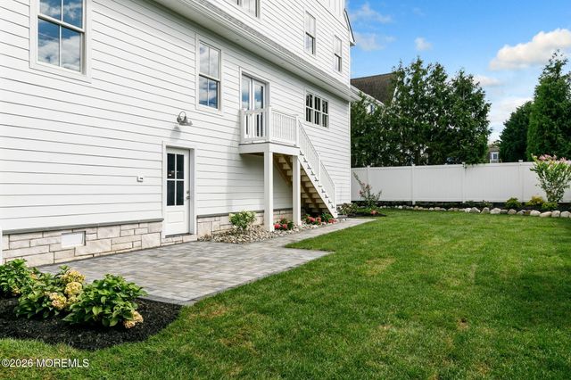 32 Shrewsbury Drive, Monmouth Beach, NJ 07750