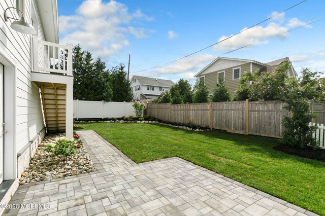 32 Shrewsbury Drive, Monmouth Beach, NJ 07750