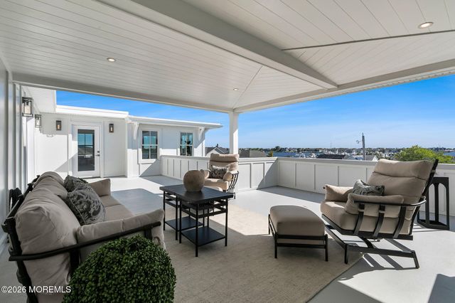 32 Shrewsbury Drive, Monmouth Beach, NJ 07750